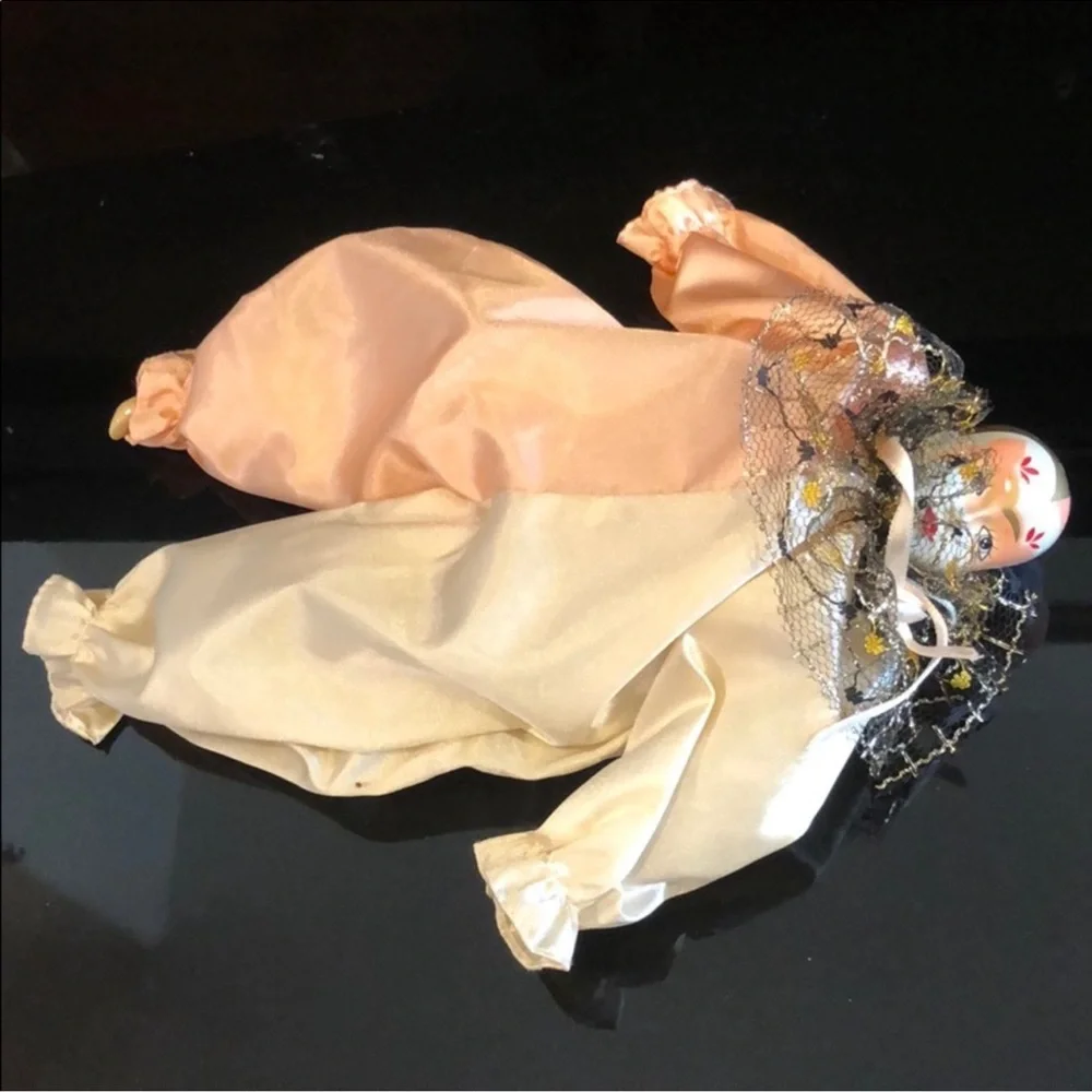 Decorative Mask with Lace and Ribbon - Picture 4 of 10